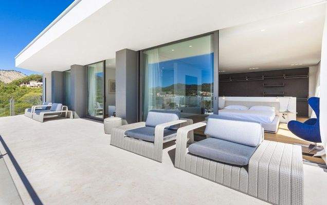 Luxusvilla zum Verkauf in der ersten Linie von Camp de Mar BHHS-BAL-0908