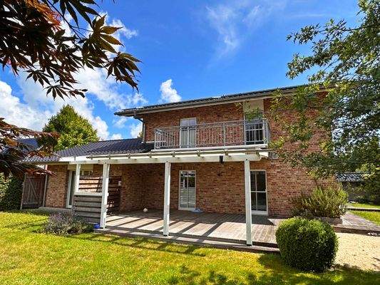 Überdachte Terrasse und Balkon