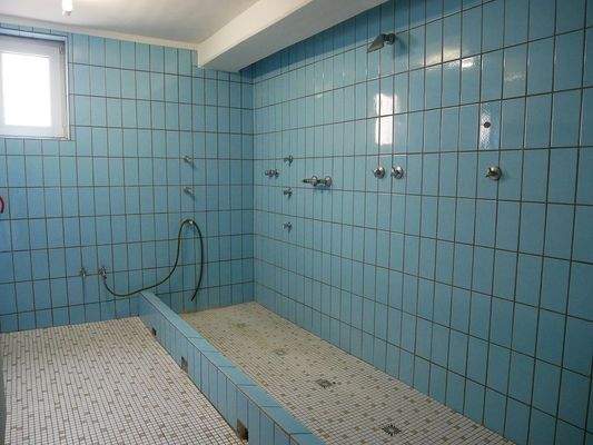 Duschbereich im Schwimmbad