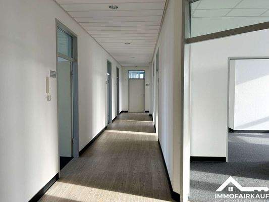Flur Büroabteil rechts