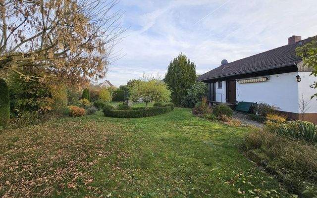 Außenansicht Eingangsbereich und Garten