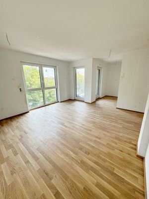 Wohnzimmer mit Balkon