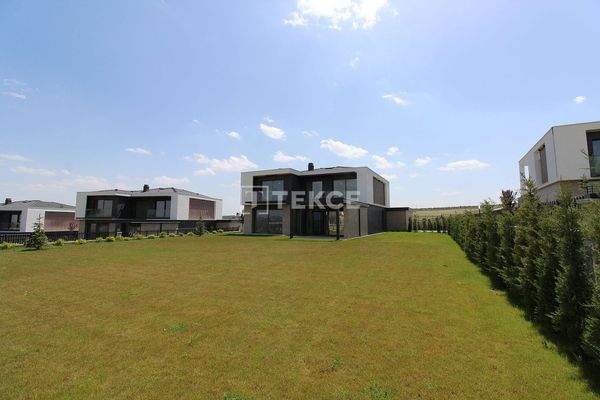 Villas for Sale with Lake View in Ankara Gölbaşı