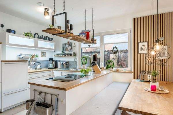 Essplatz und direkt angeschlossener Küchenbereich