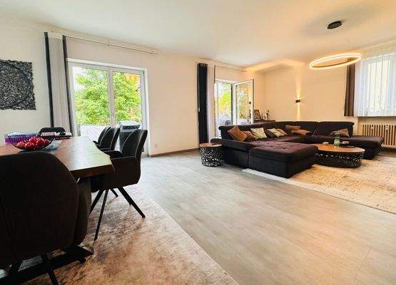 großzügiger Wohnraum.jpeg