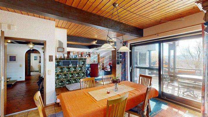 29-OG-Essen-Kachelofen-Wohnen