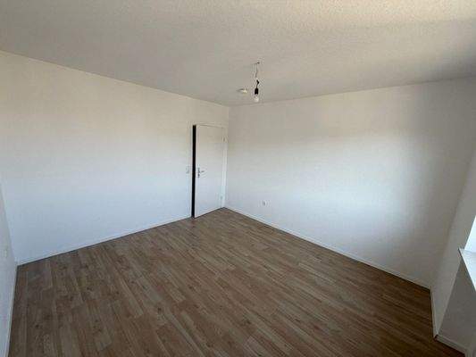 Leeres Zimmer mit Holzboden