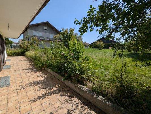 Süd-Terrasse mit Garten