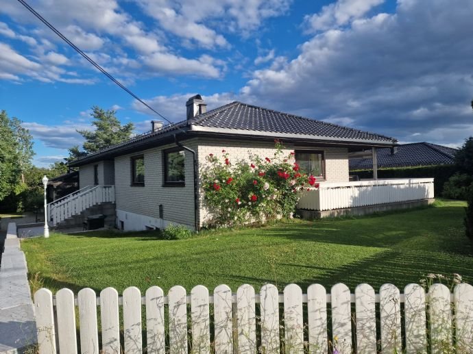 Winkelbungalow mit ELW, Garten, Garage & Carport in Vögelsen