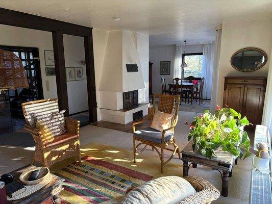 Wohn-/ Essbereich mit Kamin