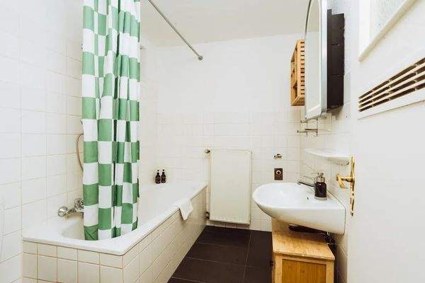 fe8d766d-a970-4924-9f9b-2aabf5952fe1