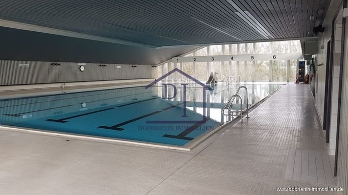 Schwimmhalle