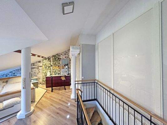 Treppe mit begehbaren Kleiderschrank