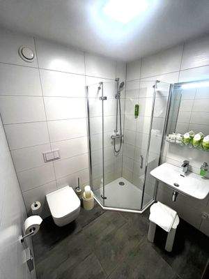 Modernes Badezimmer