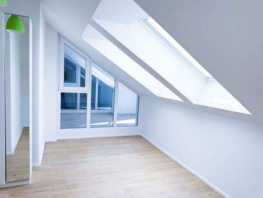 Kind 1 - Blick Loggia