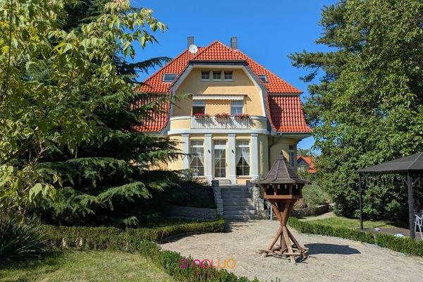 Südseite zum Parkgrundstück