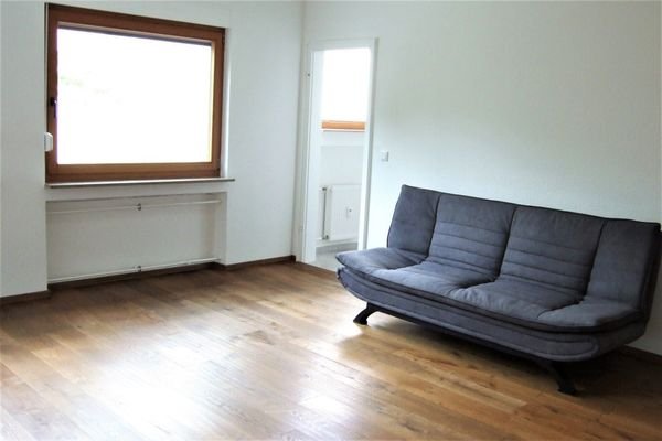 Wohnzimmer mit neuem Sofa