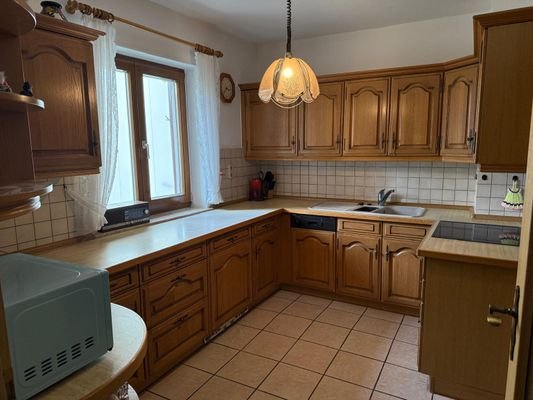 EG Küche Bild 1 - Immobilien Baumeister.jpg