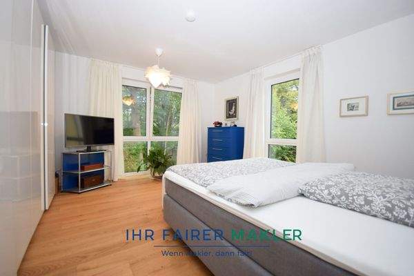 Schlafzimmer mit Blick ins Grüne