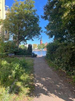 Kleiner Park mit Blick auf die Dahme