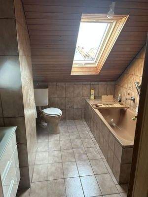 DG Badezimmer m. Badewanne