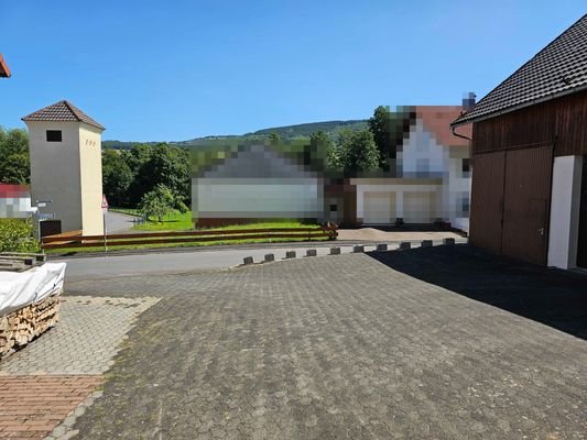 Weitblick vom Hof