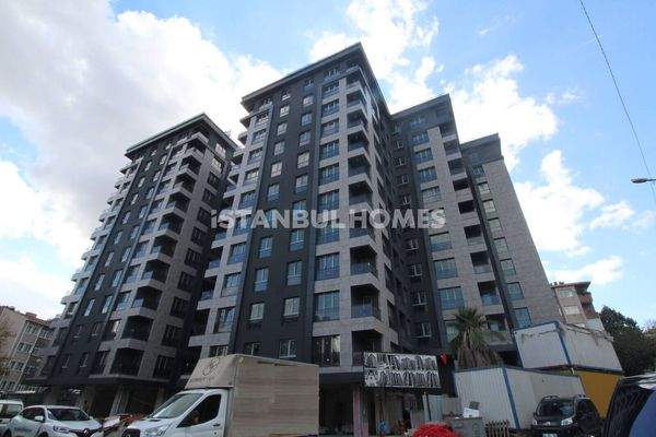 Modern Flats in Complex with Pool in Istanbul Eyupsultan