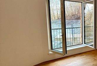 Bodentiefe Fenster mit Sonnenschutz