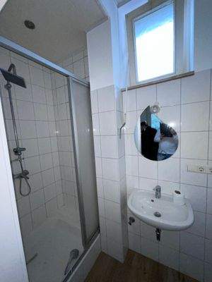 Badezimmer 2. OG rechts.JPG