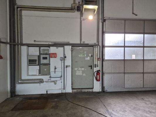 Durchgang zum Bürotrakt