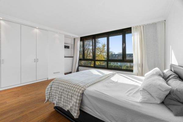 Schlafzimmer mit Einbauschrank