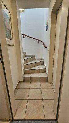 Treppe vom Hochkeller zum EG