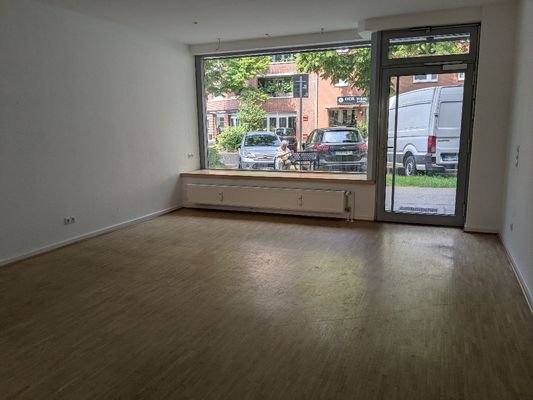 Büroeinheit mit Blick zur Straße.jpg