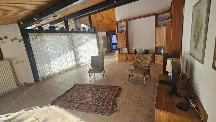 helles u. großzügiges Wohnzimmer