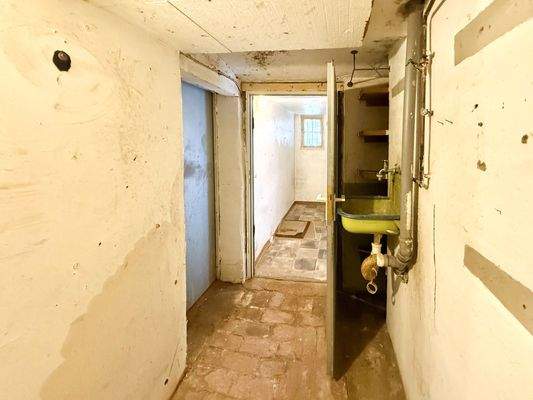 EG Abstellraum + Zugang zur 2. Garage