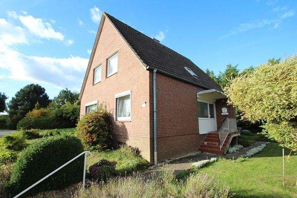 Hausansicht Straßenseite (Süd-West-Ausrichtung)