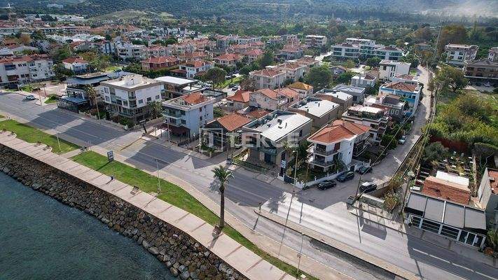 Seaview Villas with Private Gardens in İzmir Güzelbahçe
