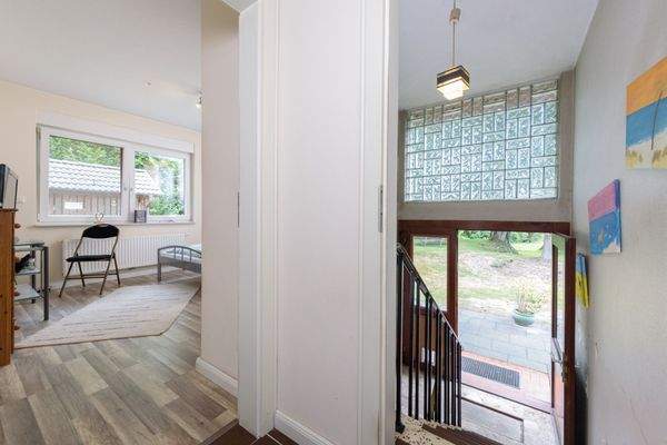 Flur mit Treppe ins Souterrain