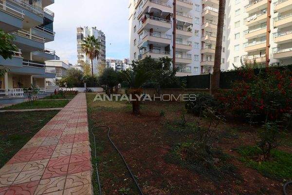 Garden Floor Flat for Sale in Beyazgül Complex, Mersin Tece