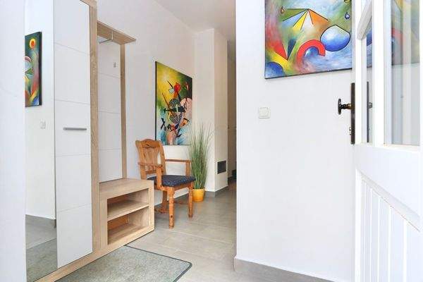 Der helle Eingangsbereich 