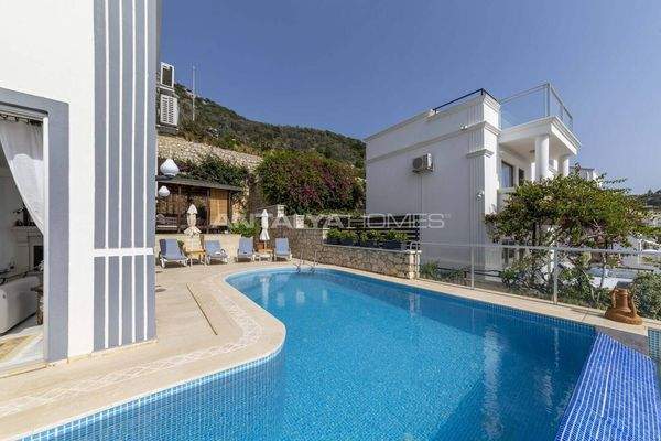 House with Pool Close to Beach in Kalkan