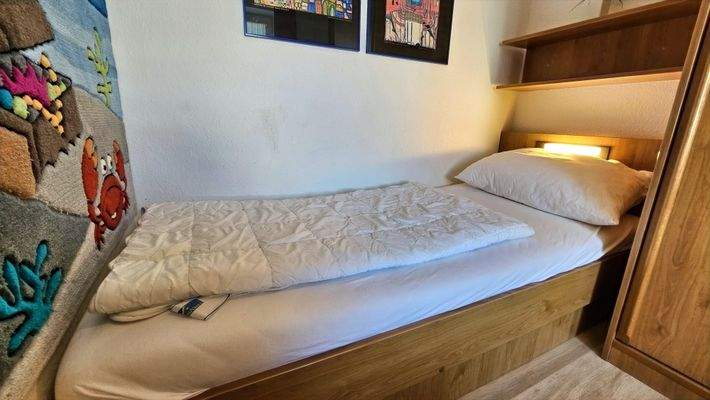 2 Einzelbetten im Schlafzimmer