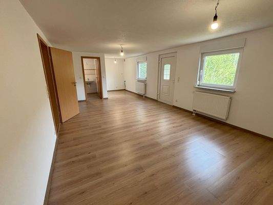 Hobbyraum mit Duschbad und sep. Eingang im UG