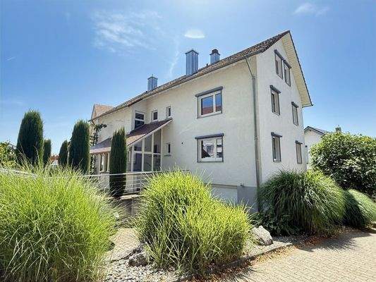 Ansicht des Wohnhauses mit Garage