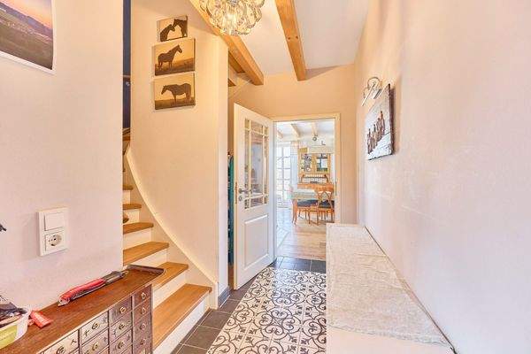 14 Eingangsbereich.jpg