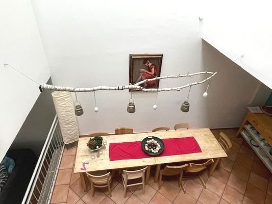 Blick von Galerie ins Esszimmer