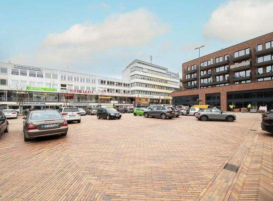 Blick Ladenzeile u. Galerie