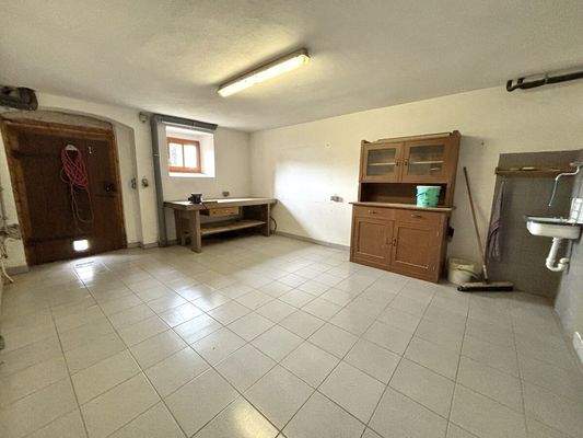 Werkstatt/Anschlussraum und Waschraum im EG