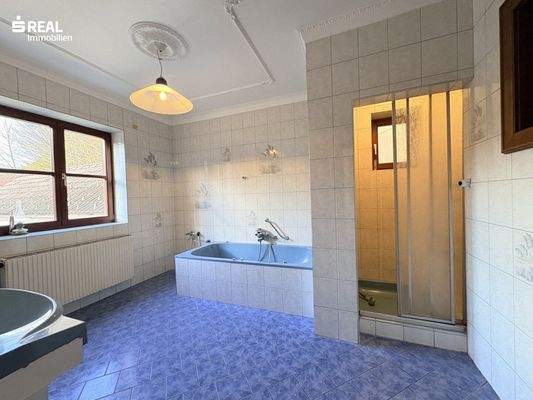 Badezimmer mit Wanne