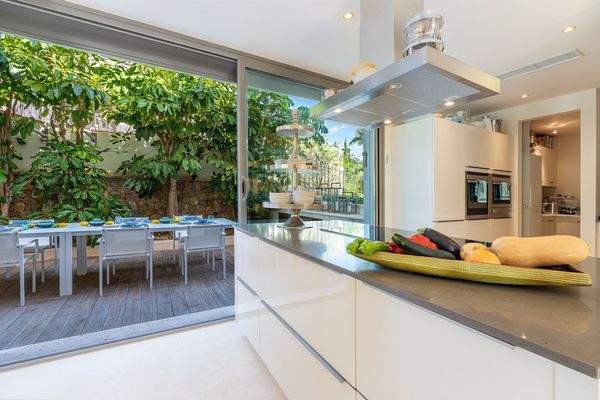 Open kitchen in villa in Costa d'en Blanes